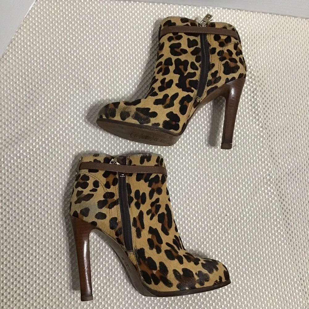 Tory Burch size 8 Laila leopard 50mm‎ booties/printed calf hair #42164 Flaw READ